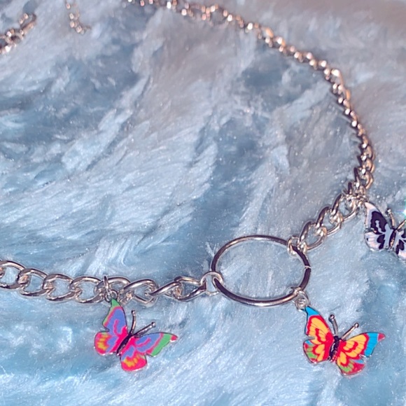 🆕 Butterfly Charm Circle Ring Choker Chain - Picture 3 of 3